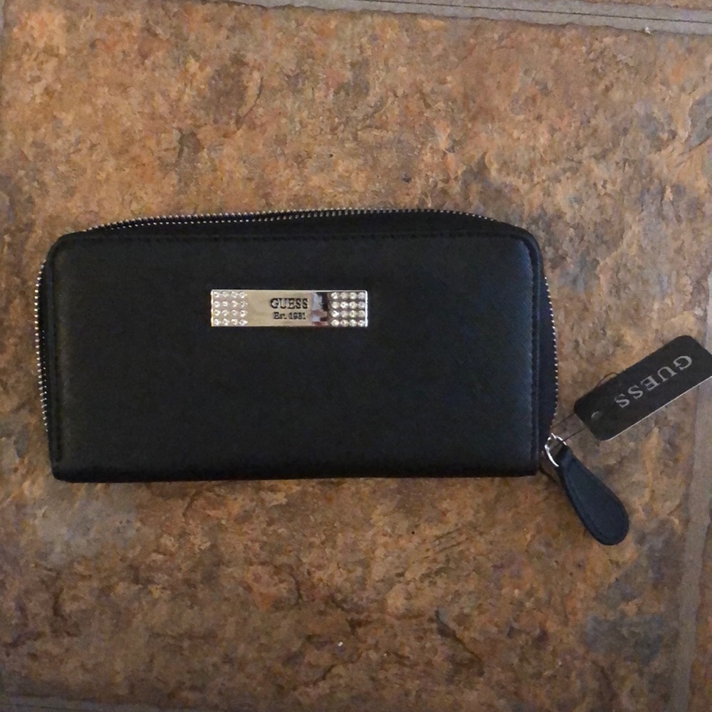 NWT black Guess wallet tons of card space